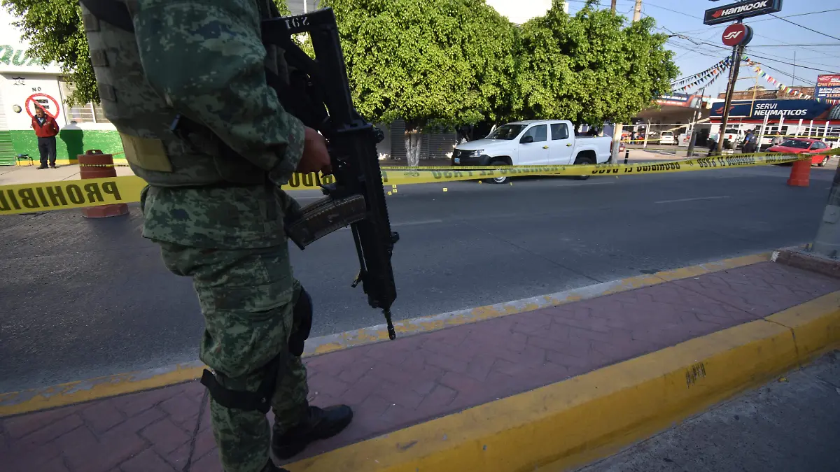 POLICIA, EJE Y GUARDIA (42)